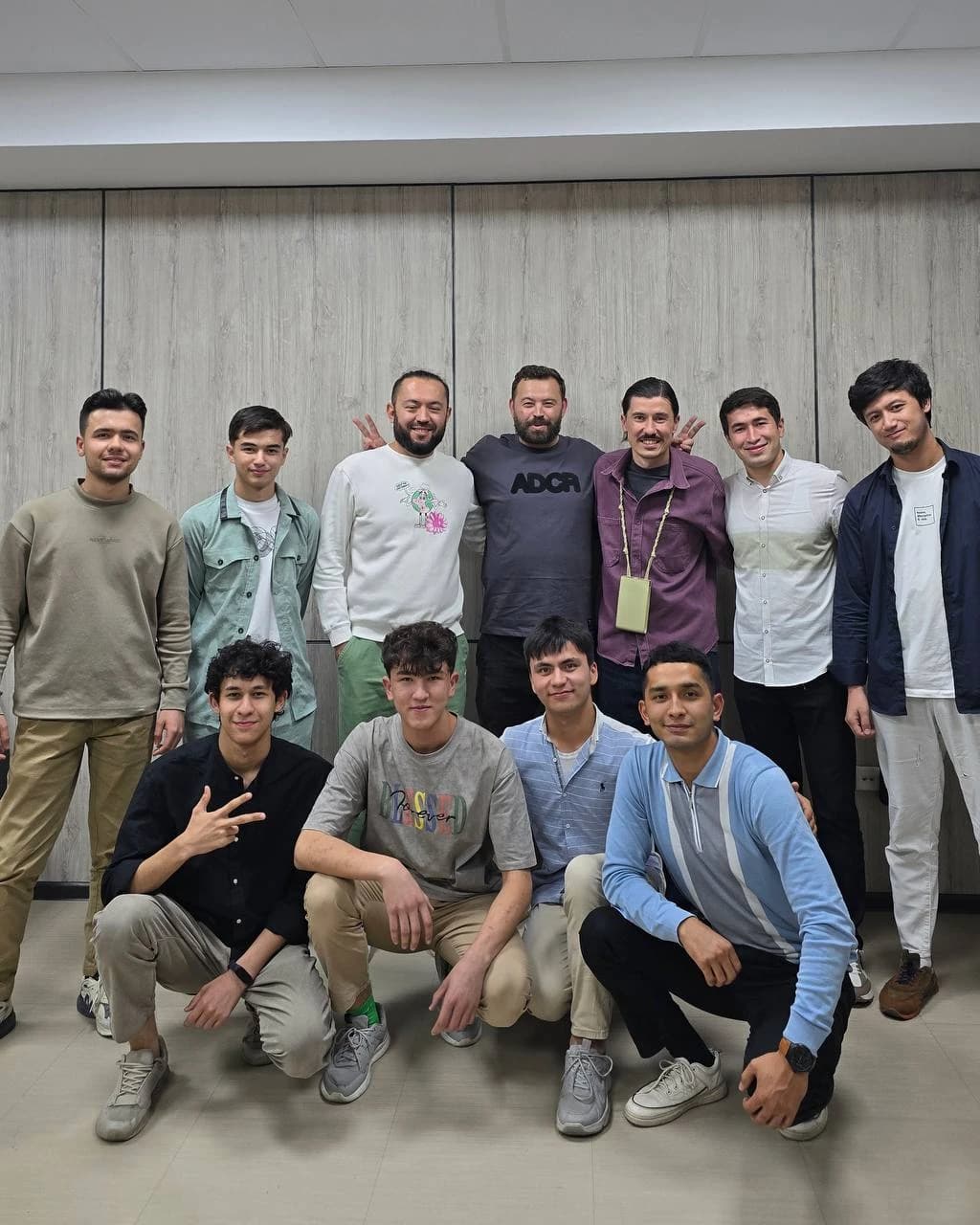 Friends Moscow mehmoni bilan o'quvchilar